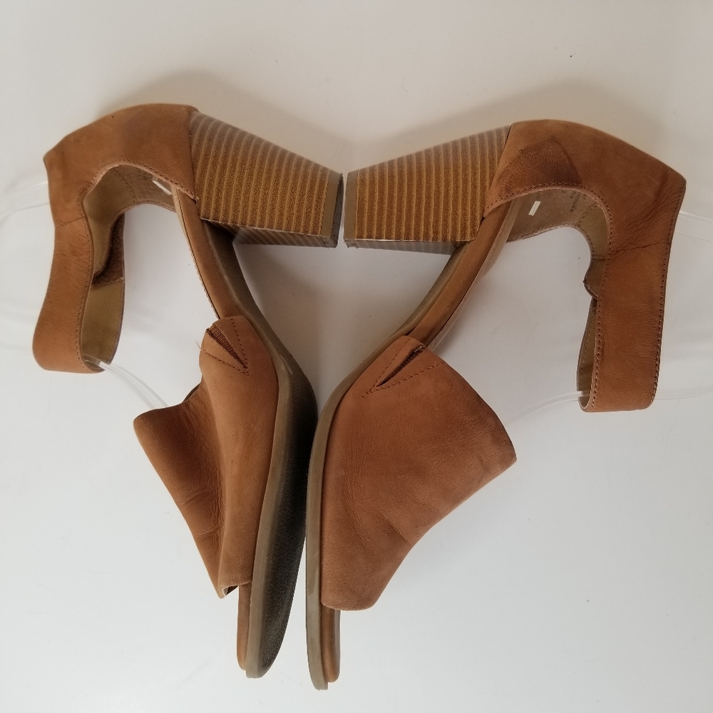 Giani Bernini Cognac Suede Block Heel Sandals Quiet Luxury Minimalist Heels - Picture 9 of 10